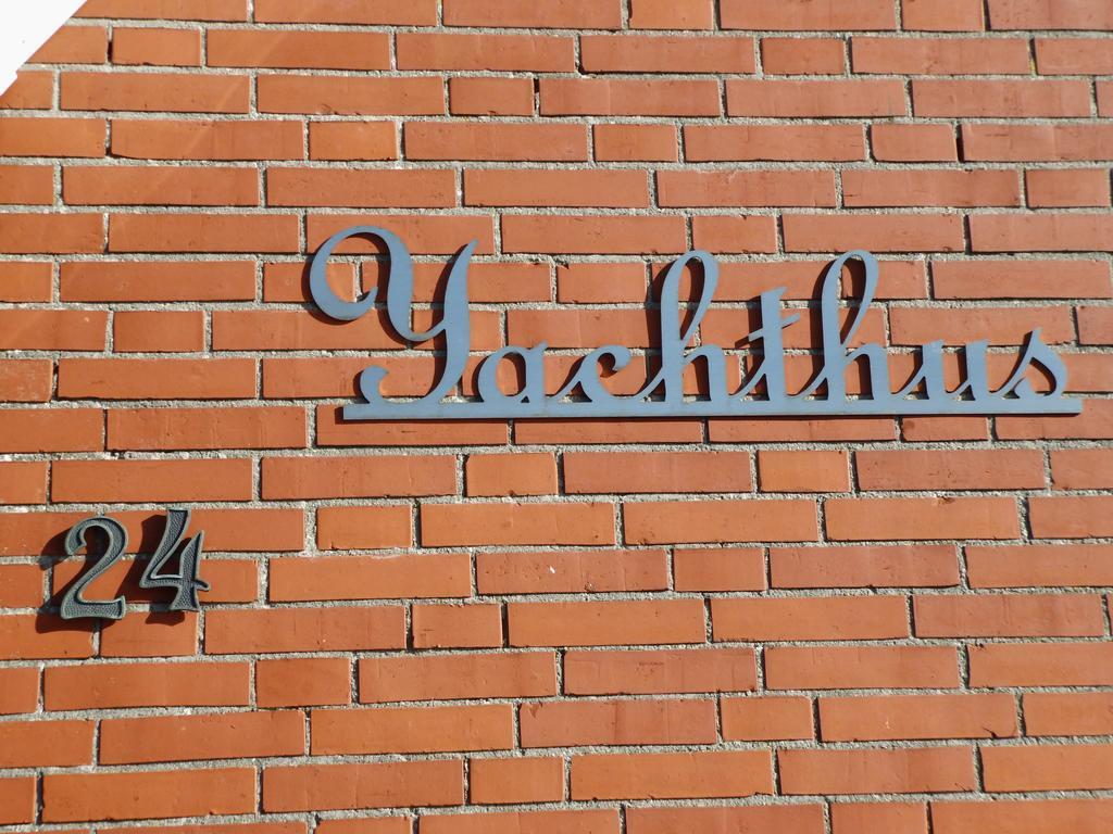 Ferienwohnung Yachthus Carolinensiel Exterior foto